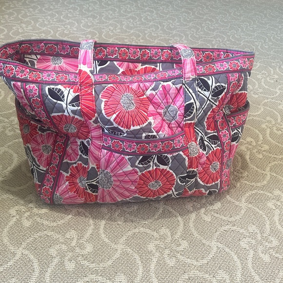 Vera Bradley large overnight travel bag 20x17x8 - Picture 4 of 11
